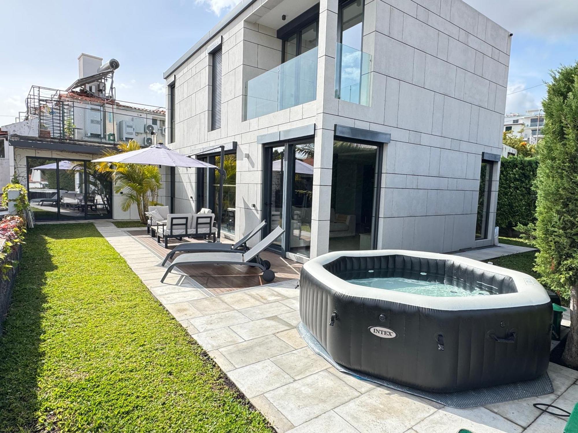 Square House Villa *